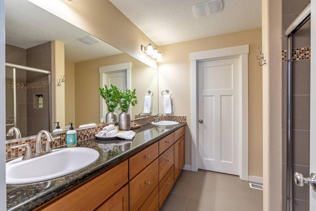 Modern Home, Four Bedrooms, King Beds Tigard Εξωτερικό φωτογραφία
