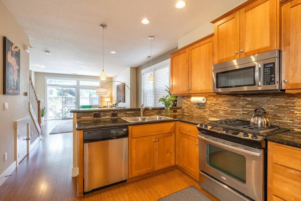 Modern Home, Four Bedrooms, King Beds Tigard Εξωτερικό φωτογραφία